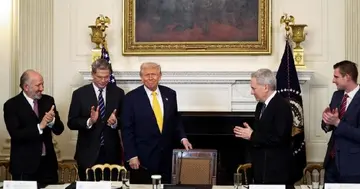 Більше ніж 1 з 5 чиновників Трампа володіють криптовалютою на суму 193 мільйони доларів, жоден член Кабінету Байдена не має криптоактивів.