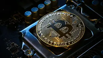 Біткойн наближається до «історичного» технічного тесту, а ціна прагне до бар'єру в 93 500 доларів – що далі?