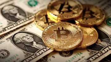 Биткойн стремительно растет на фоне продолжающегося падения доллара США
