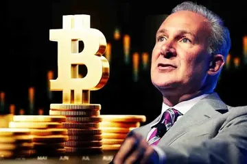 «Біткоїн досягає піку» перед зниженням відсоткових ставок ФРС, застерігає Пітер Шифф