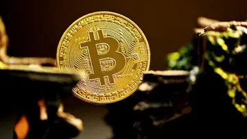 Біткоїн на 45% нижче свого піку, тоді як продавці на короткій позиції зазнають збитків у 276 мільйонів доларів.