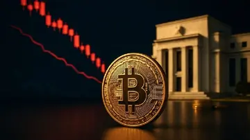 Біткоїн впав нижче $83,000: до 2027 року очікується чотири підвищення процентних ставок від ФРС