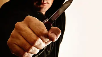 Британський криптотрейдер стверджує, що внаслідок нападів з ножем втратив майже 800 000 доларів, оскільки атаки з гаечними ключами поширюються.