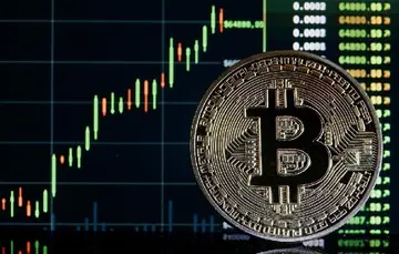 Популярный аналитик объясняет: "Биткойн (BTC) может быстро достичь 150,000 долларов, если преодолеет этот уровень!"
