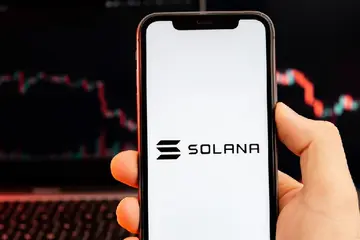 Ціна Solana біля ключової підтримки в $75, оскільки сигнали RSI про перепроданість вказують на потенційний відскок.