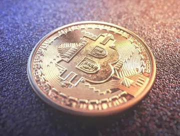 Ціни на біткойн впали нижче 107 000 доларів, оскільки крипторинок намагається відновитися