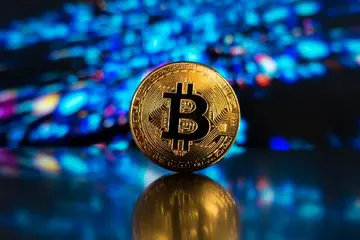 Цены на биткойн опустились ниже 108 000 долларов после пика в середине месяца