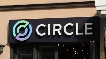 Circle захищає економіку USDC, оскільки конкуренти стейблкоїнів ведуть переговори з його партнерами, пропонуючи більшу частину.