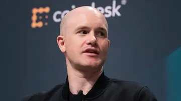 Coinbase під ударом через падіння спотової торгівлі: Уолл-Стріт знижує очікування перед звітом про доходи
