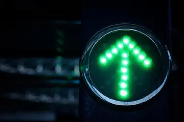 Ефір, солана, догкоін у зеленій зоні після коментарів Варша, які підштовхнули біткойн вище $60,000