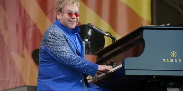 Элтон Джон раскритиковал план Великобритании по авторским правам на ИИ как "криминальное" воровство творческой работы