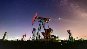 Ф'ючерси на нафту зростають на 20% понад 110 доларів, оскільки побоювання щодо війни завдають удару азійським фондовим ринкам, біткоїн залишається стабільним біля 67 тисяч доларів.