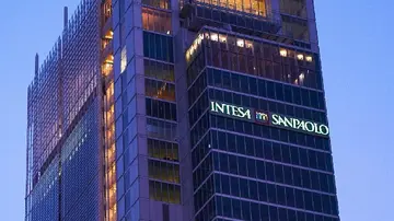 Intesa Sanpaolo зменшила частку в IBIT на 94% у 2-му кварталі, утричі збільшивши володіння ефірним ETF за падіння цін на криптовалюти.