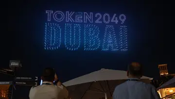 Рекордные 1500 LED-дронов освещают Дубай на Token2049, организованном DOGS и Notcoin