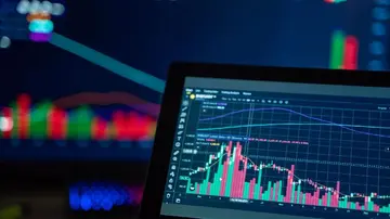 Солана веде біткойн і ефір до зростання, тоді як корейські акції чипів падають на 7%