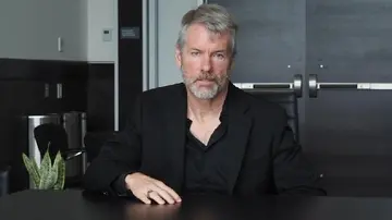 Стратегія Майкла Сейлора купує 3,273 біткоїна, наближаючись до цілі в 1 мільйон.