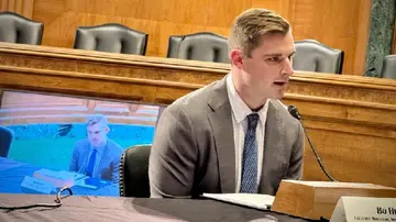 Супер-ПАК, пов'язаний з Tether, здійснив першу закупівлю реклами у фірми, заснованої генеральним директором Tether в США.