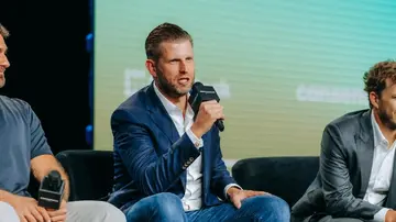 Світова Лібертя, пов'язана з Трампом, стверджує, що WorldClaw є незалежним після запитань щодо доступу до моделі ШІ.