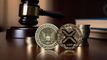 Монети SEC і XRP біля суддівського молотка.